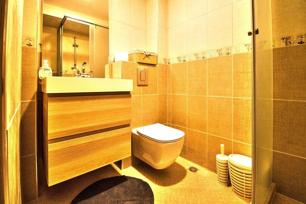 ترافيلينو سيرفسد أبارتمنتس حمام