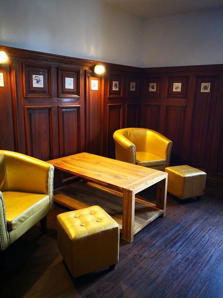 هوتل زاكسينهوف دير رون بوتشافت منطقة الجلوس في الردهة