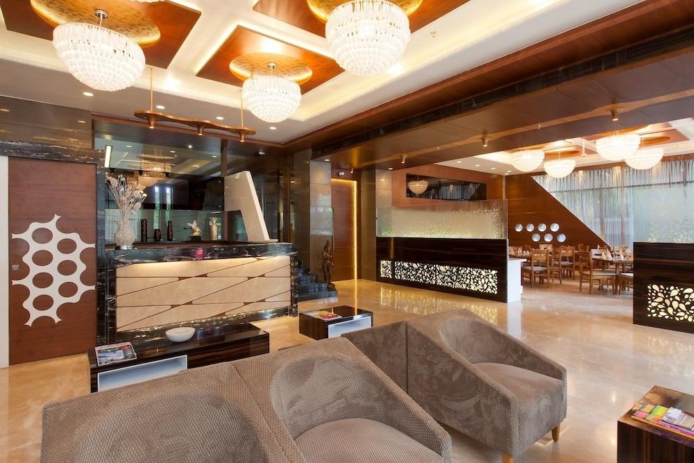 هوتل كوزموبوليتان أحمد أباد الردهة