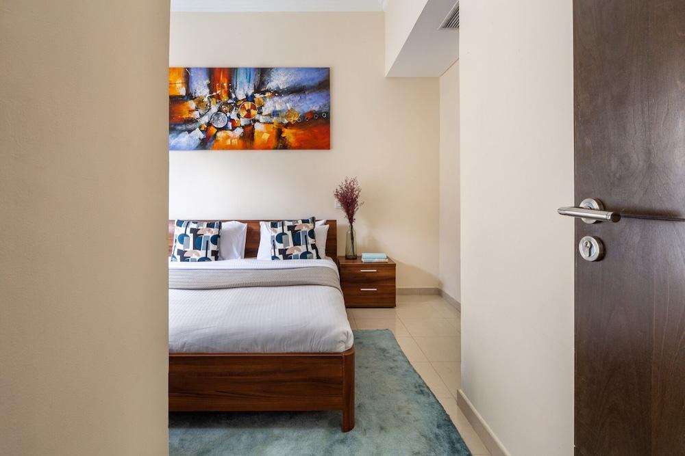 شقة أنيقة وحديثة مكوّنة من غرفة نوم واحدة في دبي مارينا! غرفة