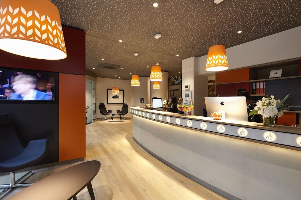 ستاينينشانزي تشارمينج سيتي آند جاردن هوتل منطقة الاستقبال