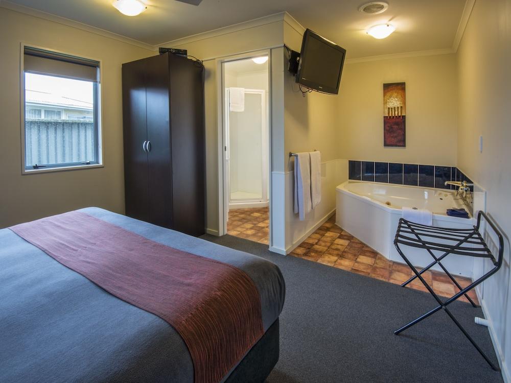 Gateway Motor Inn Mt Maunganui Room