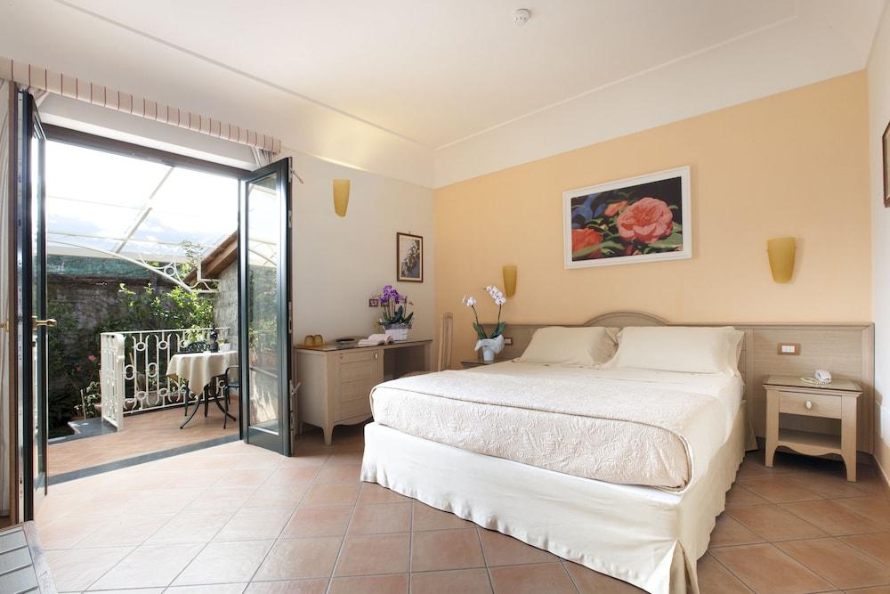 ريليه فيلا أنجيولينا غرفة