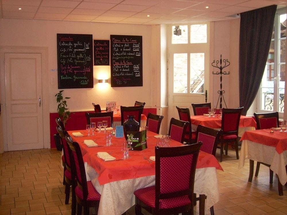 هوتل لو ريليه دو لا كان مطعم