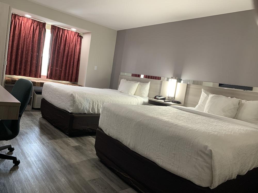 ميكروتل إن آند سويتس باي ويندام كلار... غرفة