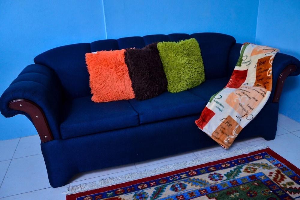 كينجستون صن سيت جيست أبارتمنت 2 غرفة معيشة