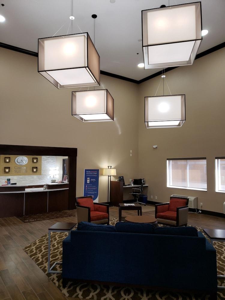 كومفرت سويتس سيوك فولز مول ديستريكت الردهة