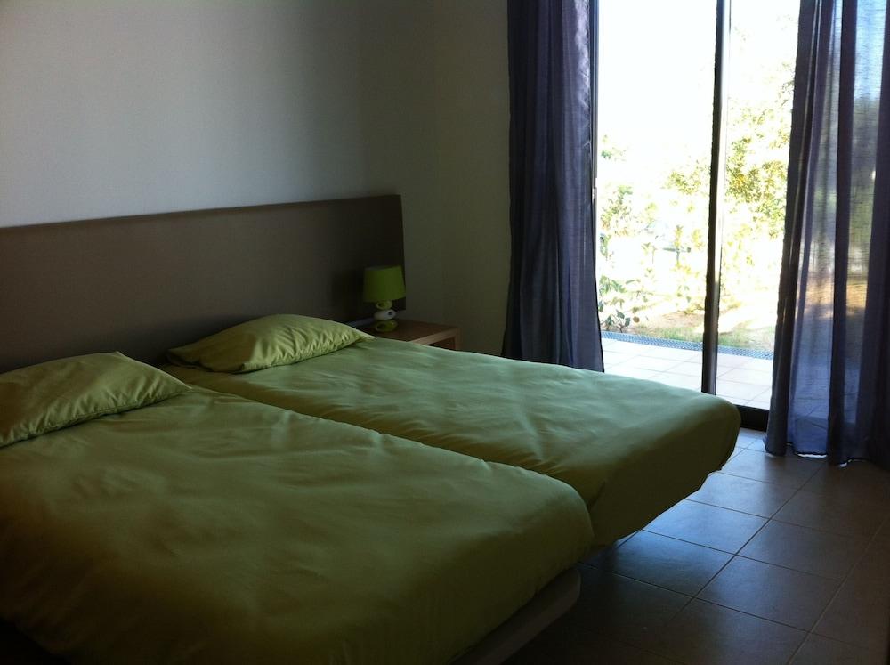 Alto Fairways Guestroom