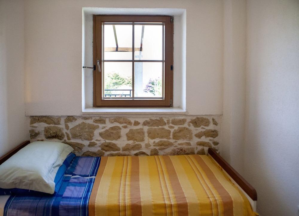 A1 - apt w. Terrace, Just 3 min Walk to the Beach Room