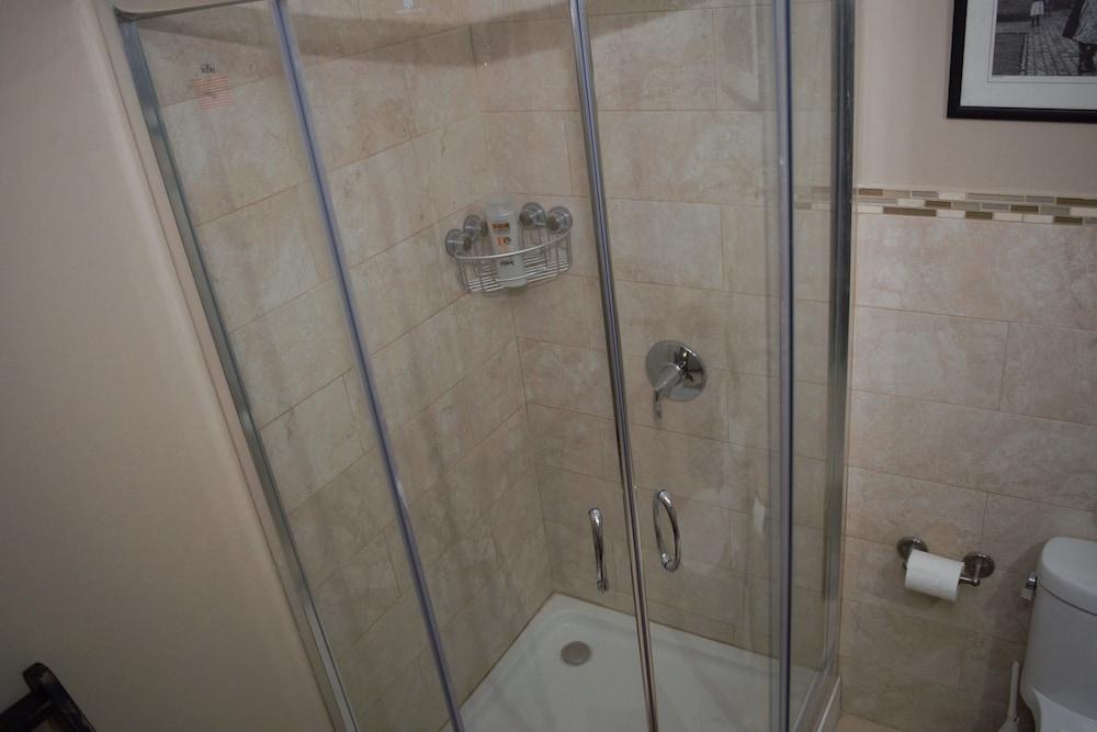 New Kingston Guest Apt at Evans Bathroom