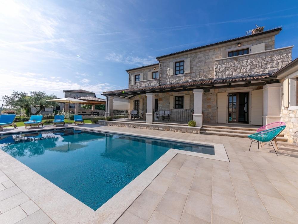 Rustic Holiday Home in Baldaši With Private Pool Exterior
