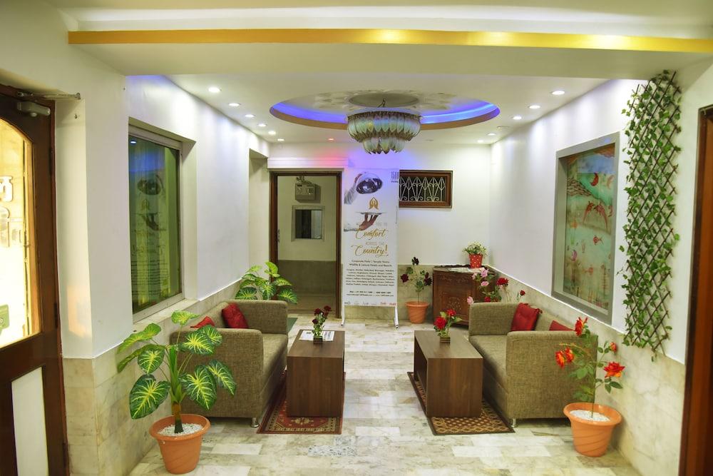 RnB Select Vijay Delux Lobby Sitting Area