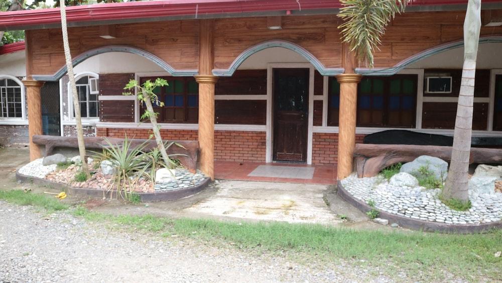 Nipa Hut Resort Exterior