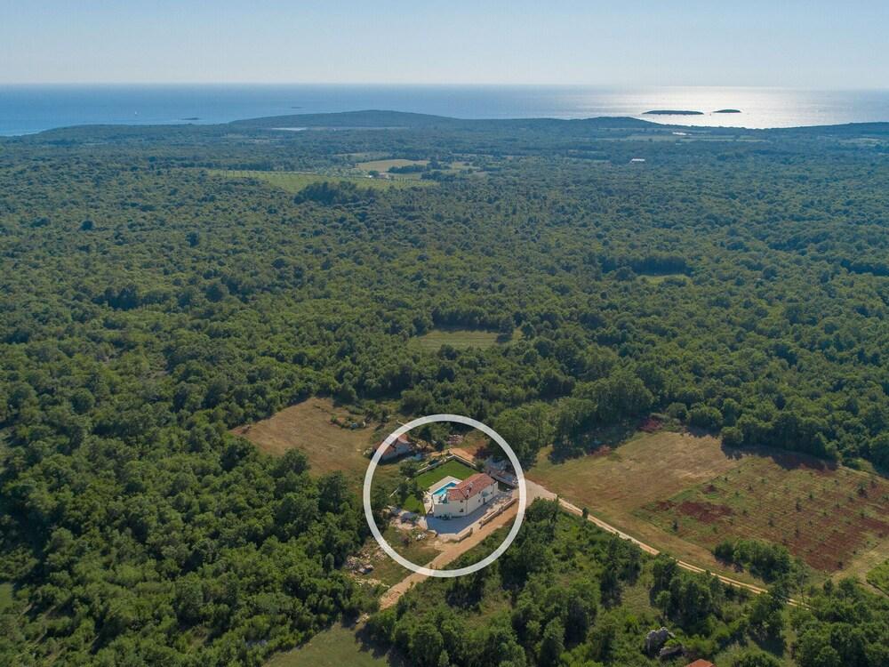 Newly Built Villa in a Secluded Location With a Pool for 8 People Exterior