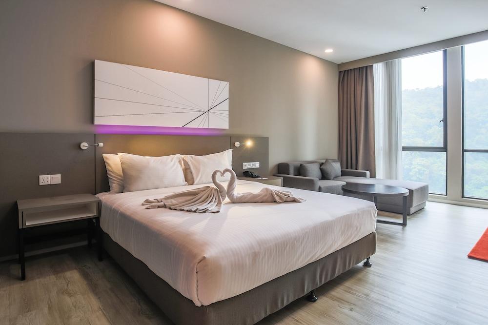 أليا دامانسارا  باي سبهوم