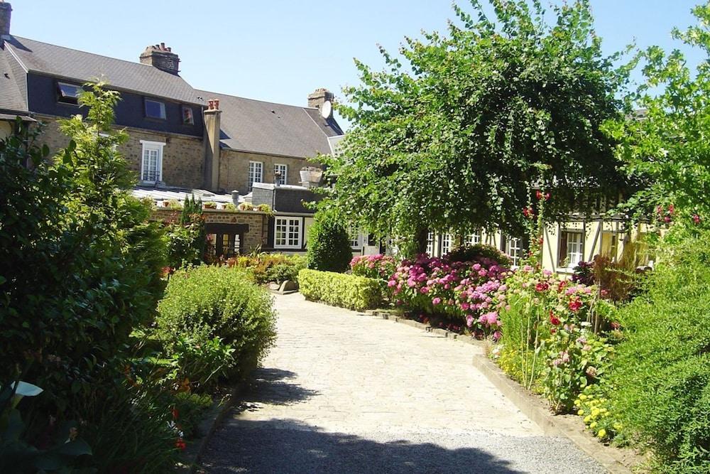 لوجي أوتيل دو لا كروا دور المنطقة الخارجية