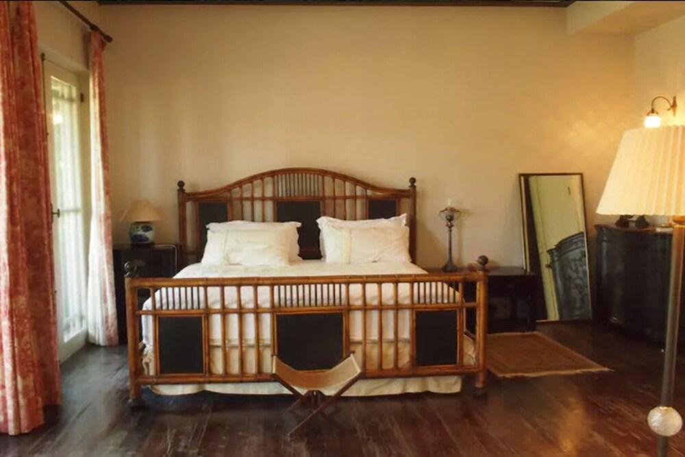 Uncle Jo Rustic Room