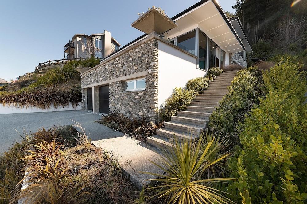 Design, Elegance and This Stunning View Exterior