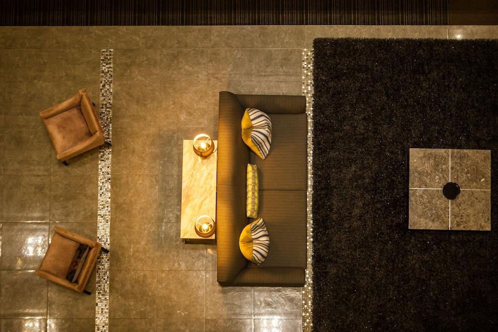 كوستلاندس أومهالنجا هوتل آند كونفنش سنتر منطقة الجلوس في الردهة