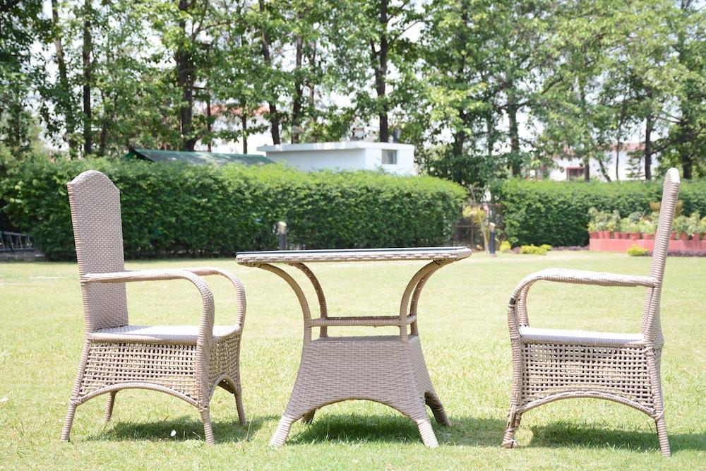 ناتورفيل أيورفيديك آند يوجا ريتريت باي أوبن سكاي المنطقة المحيطة بالمنشأة