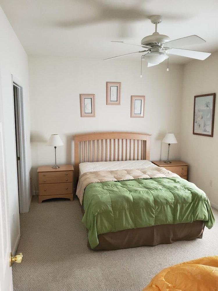 100 كاسكيد لين كريكوود يونيت 124 باي لونج آند فوستر غرفة