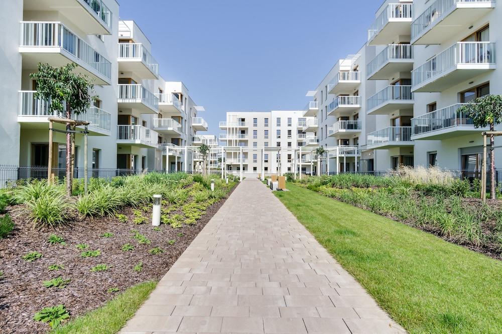 إليت أبارتمنتس ميلا باتليكا المنطقة المحيطة بالمنشأة