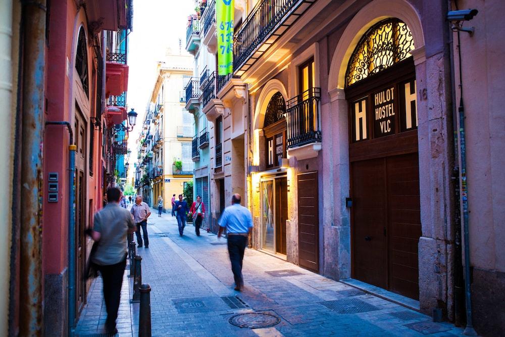 هولوت بي آند بي فالنسيا صالة رياضية