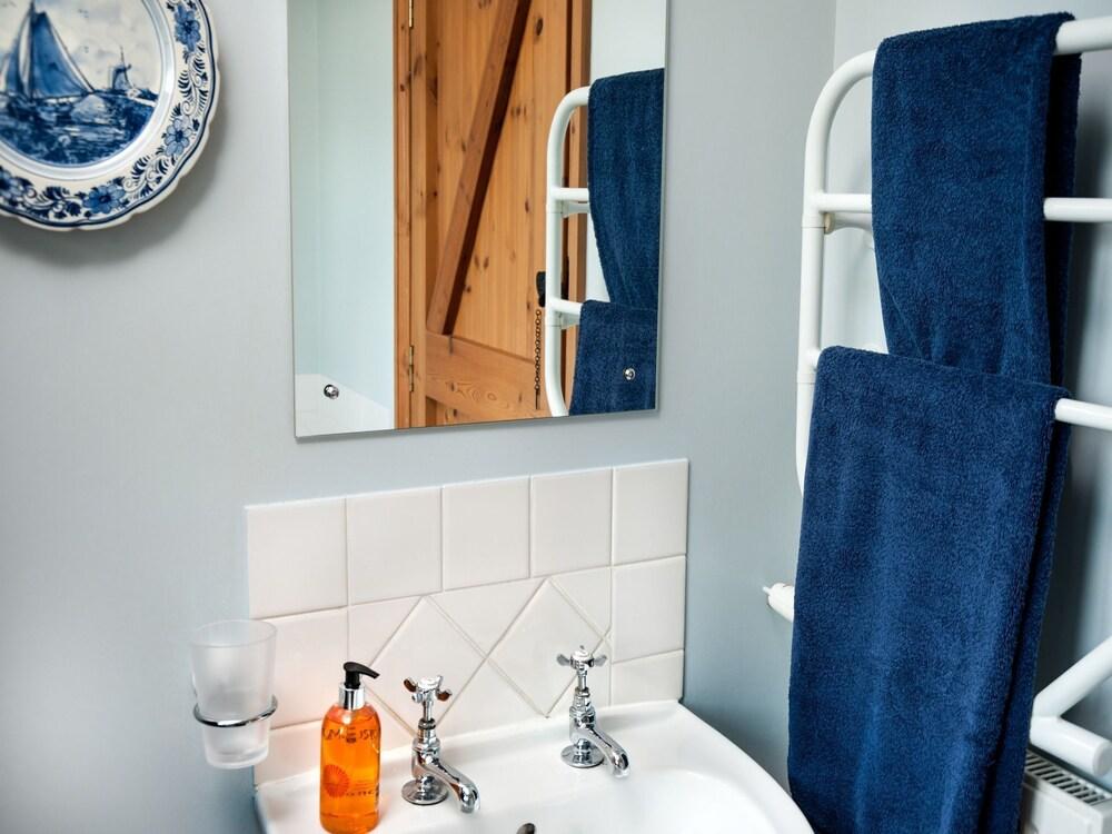 Cottage With Folding-doors in a Calm Environment Surrounded by Farming Fields Bathroom