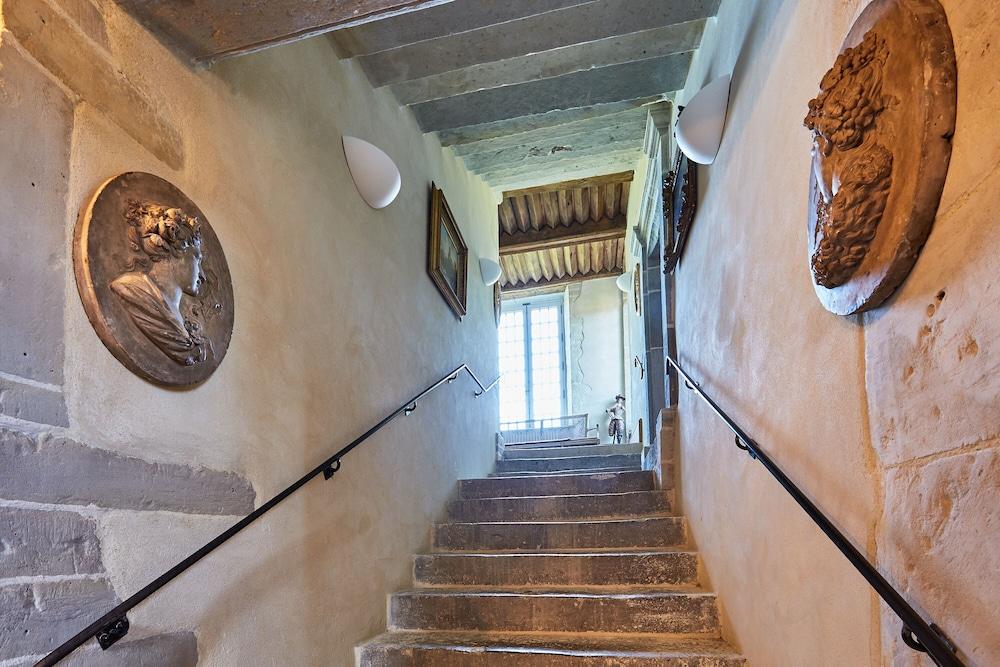 Manoir de Cléronde Lobby
