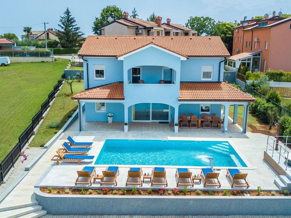 Private Villa in Porec With Swimming Pool Exterior