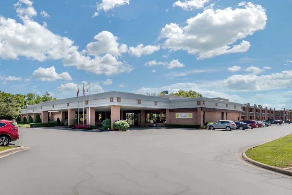 Quality Inn Exit 4 Exterior