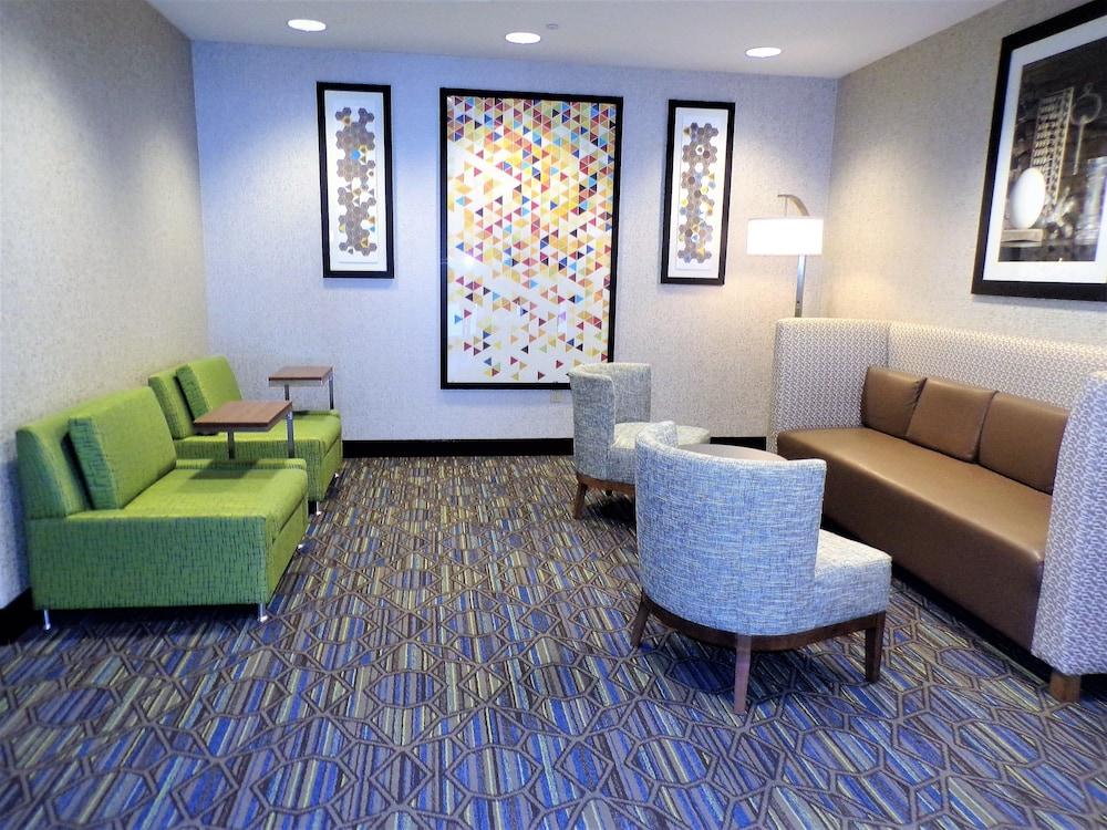 هوليداي إن إكسبرس هوتل آند سويتس لارجو-كليرووتر بي آيتش جي المنطقة الخارجية