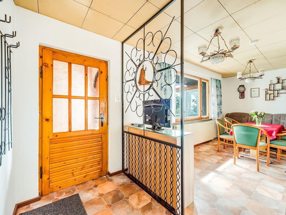 بيوتيفول ديتاتشيد هوليداي هوم ويذ سونا أدجاسينت تو ذا ريننستيج إن ثورينجيا منطقة الاستقبال