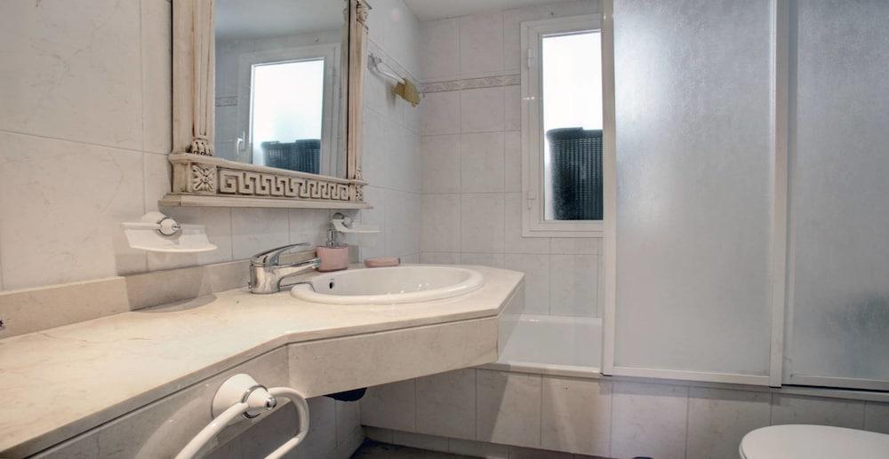 لاكزوريوس بينتهاوس بويرتو بانوس أخرى