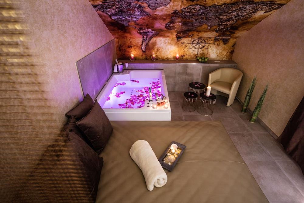 هوتل هويري آم بودينزي نادي صحي