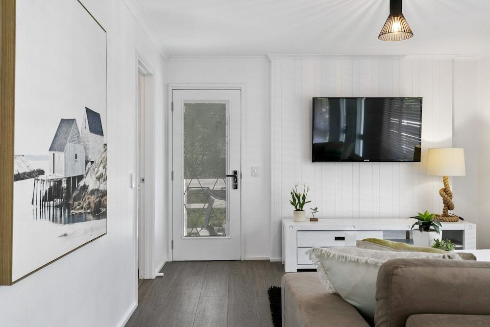 بيوتي آند ذا بيتس - إنليت سايد منطقة المعيشة