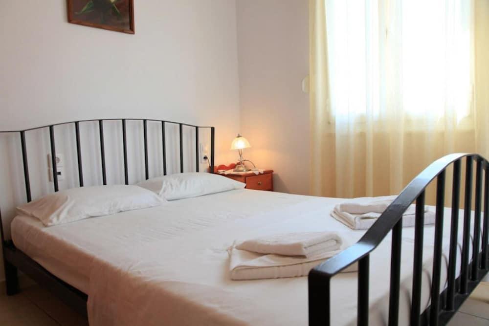Villa Dimitris Large Private Pool Walk to Beach Sea Views A C Wifi Car Not Required Eco-frien - 1923 Room