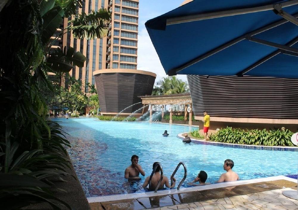 Rex Palace in Times Square Outdoor Pool