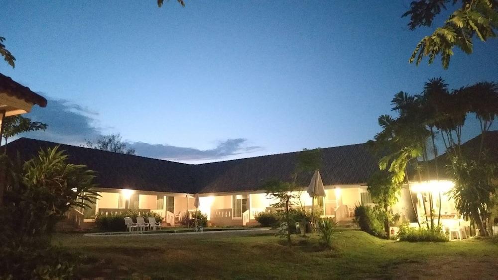 Baan Kub Doi Maechaem Exterior