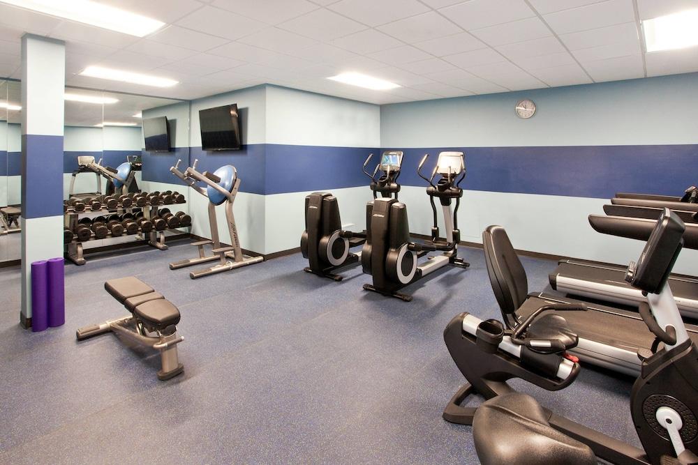 فور بوينتس باي شيراتون كليفلاند إيربورت مرفق اللياقة البدنية