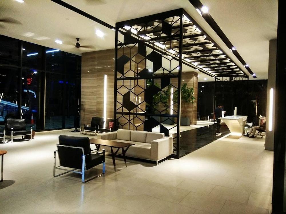 إكسبريشنز بروفيشينال سويتس باي آي هوست هومز 2 منطقة الجلوس في الردهة