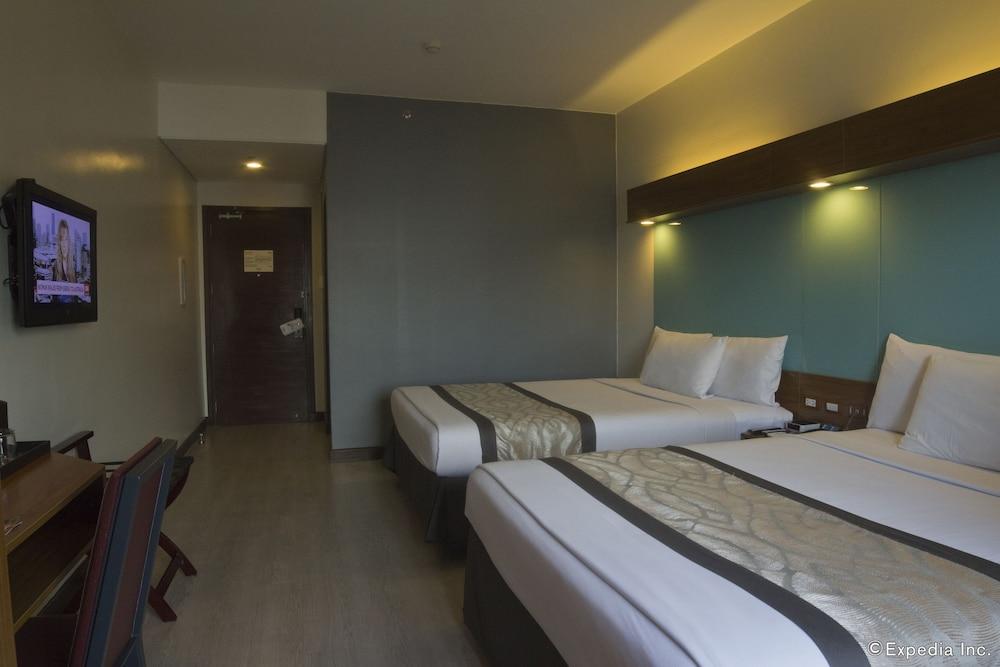 Microtel by Wyndham UP Technohub Room
