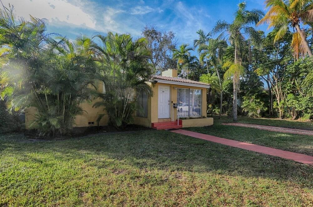 سبيشوس آند كونفينينتلي لوكيتيد ميامي أيربورت هوم المنطقة الخارجية