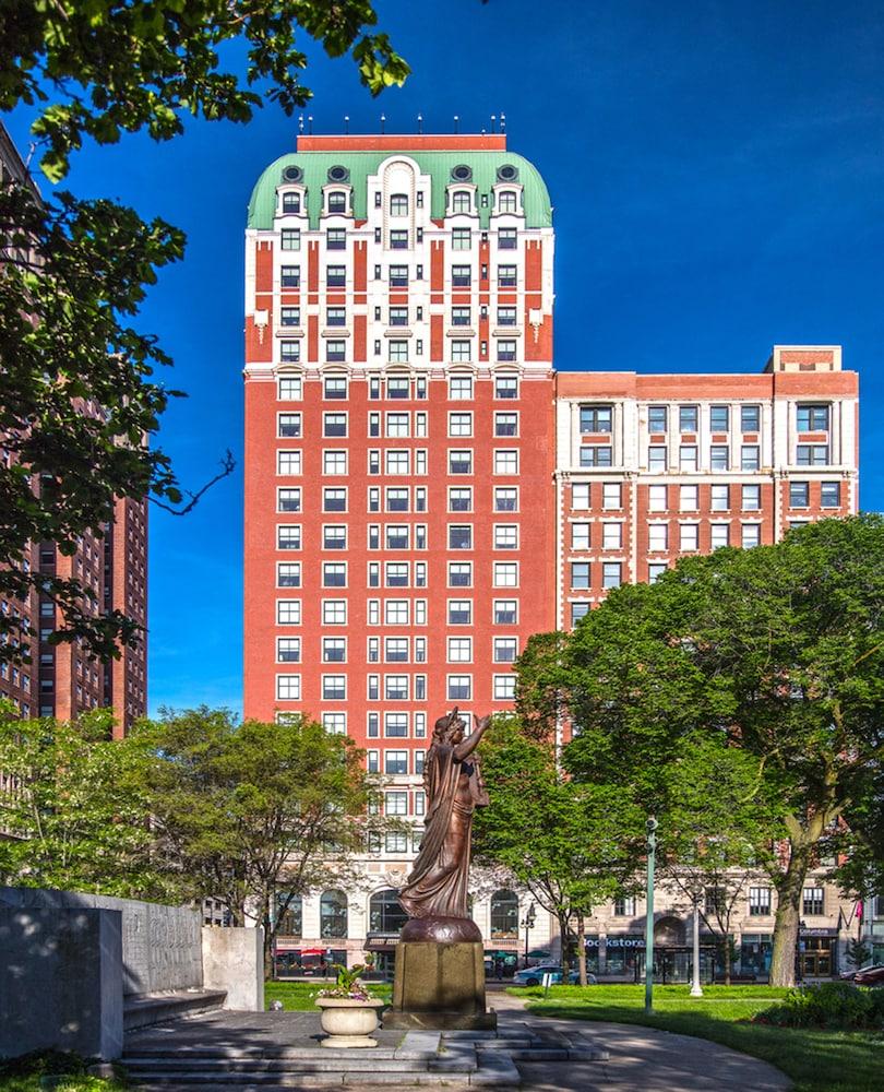 ذا بلاكستون، أوتوغراف كوليكشن المنطقة الخارجية