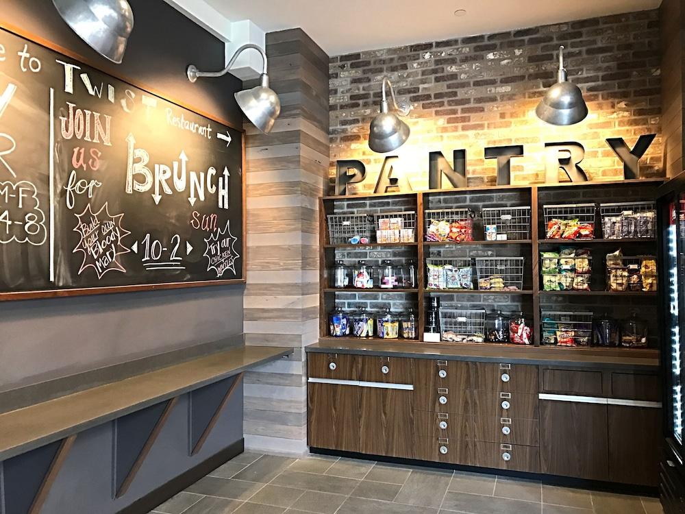 Four Points By Sheraton Midland Interior Entrance