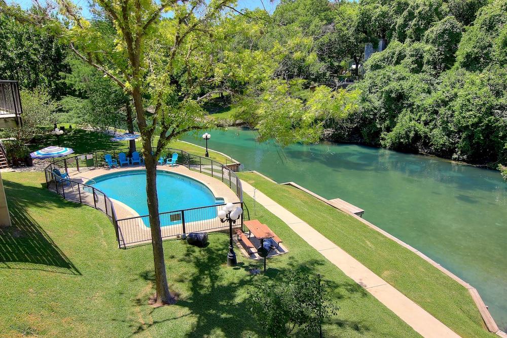 River Safari #303 IC by RedAwning Outdoor Pool