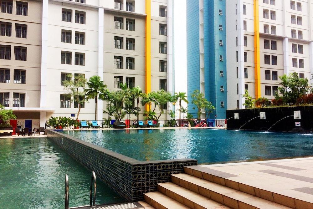 Minimalist Pool View Low Rise Studio @ Paramount Skyline Apartment Outdoor Pool