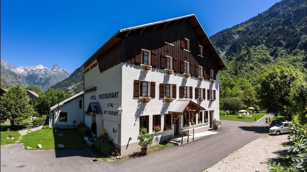 Hôtel le Val des Sources Featured Image