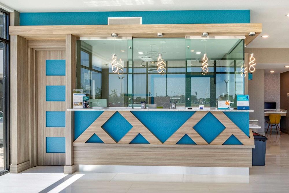 Clarion Pointe Port Arthur-Beaumont South Lobby