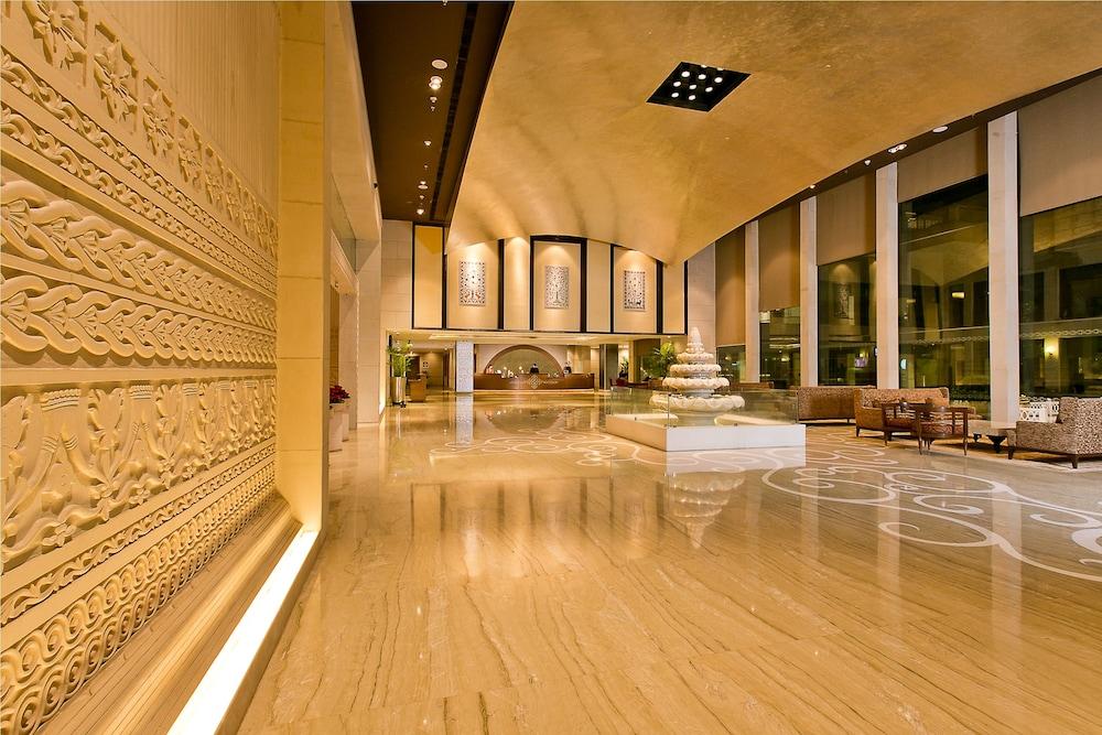 The LaLiT Jaipur Lobby
